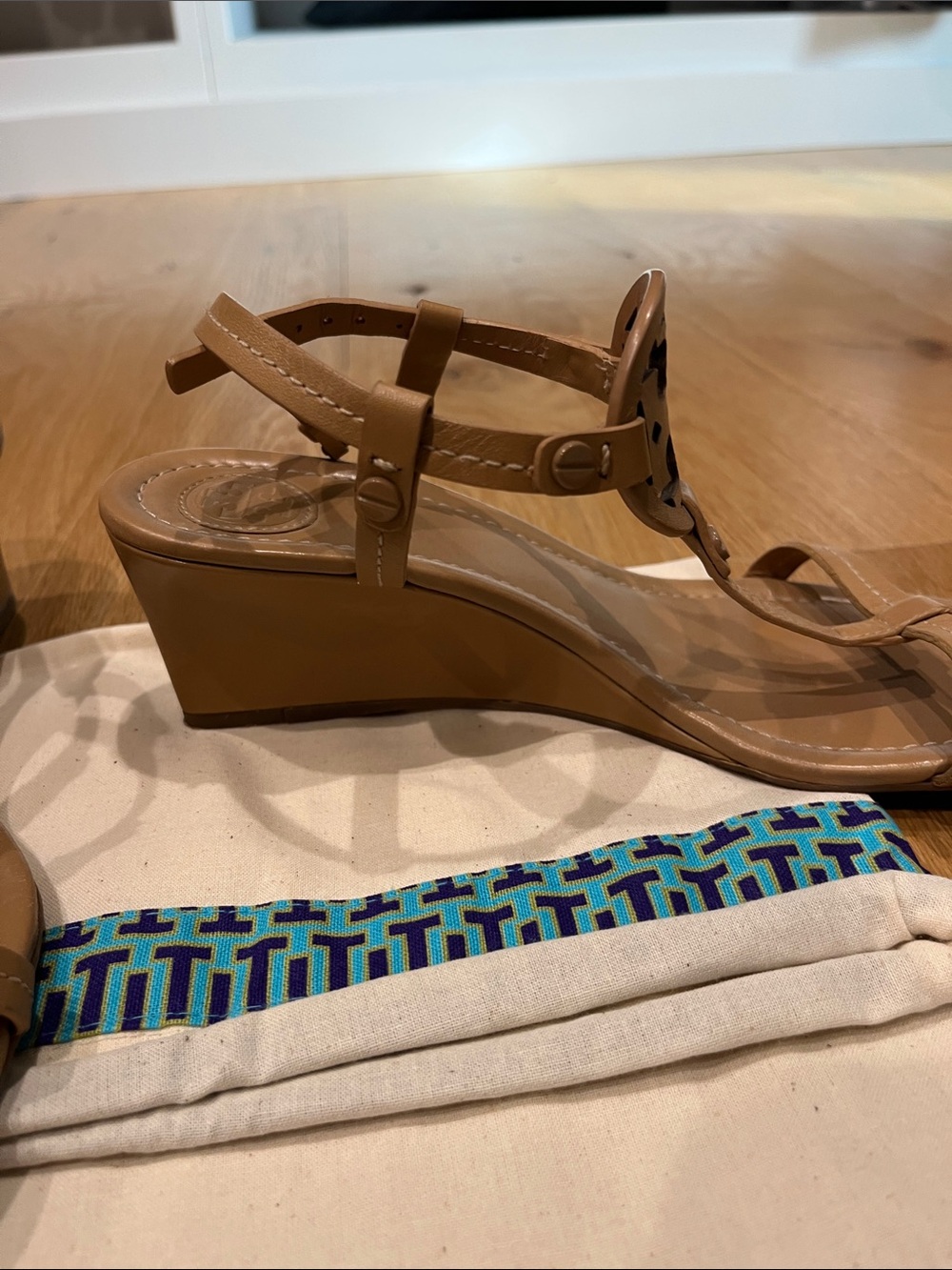 Tory Burch Miller Wedge Tan Leather T-Strap Sandals with Logo Medallion - Picture 5 of 7